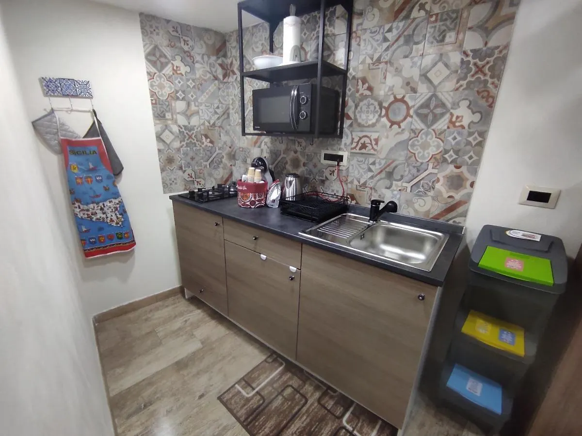 Tapia'S Rooms Big Catania