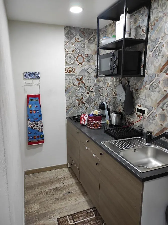 Tapia'S Rooms Big Aeroporto di Catania Fontana Rossa Casa vacanze
